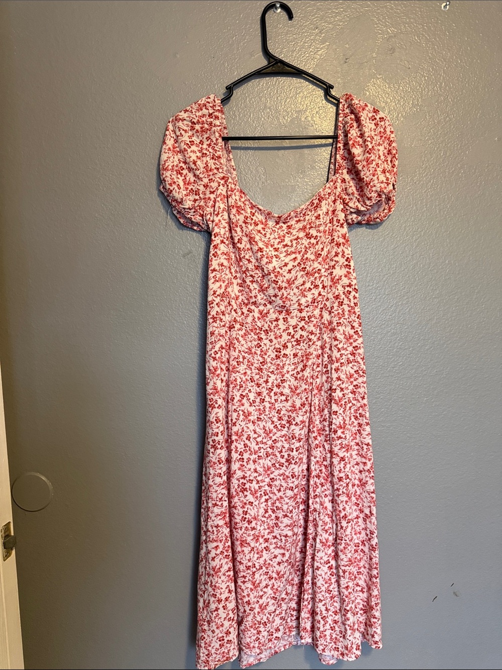 Francesca's Collections Red Floral Puff-Sleeve Midi Dress